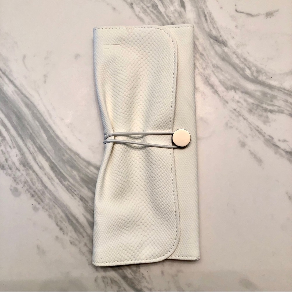 SOLD▪️Real Techniques Brush Roll